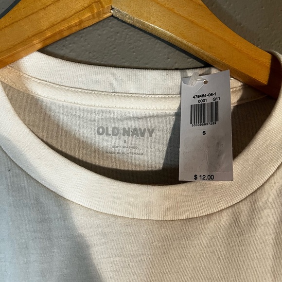 Old Navy T-shirt with canyon graphic - Picture 2 of 3